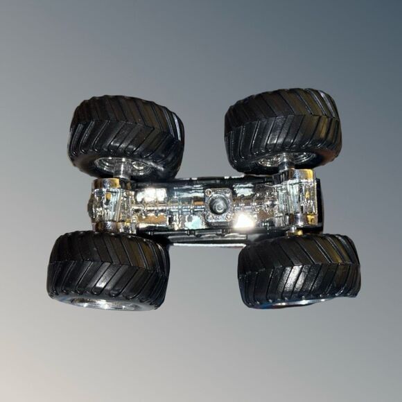 Hot Wheels Monster Jam Grave Digger The Legend 1:64 Scale B23 - Picture 6 of 9